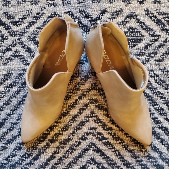 NWOT Tan faux leather boots - Picture 3 of 5